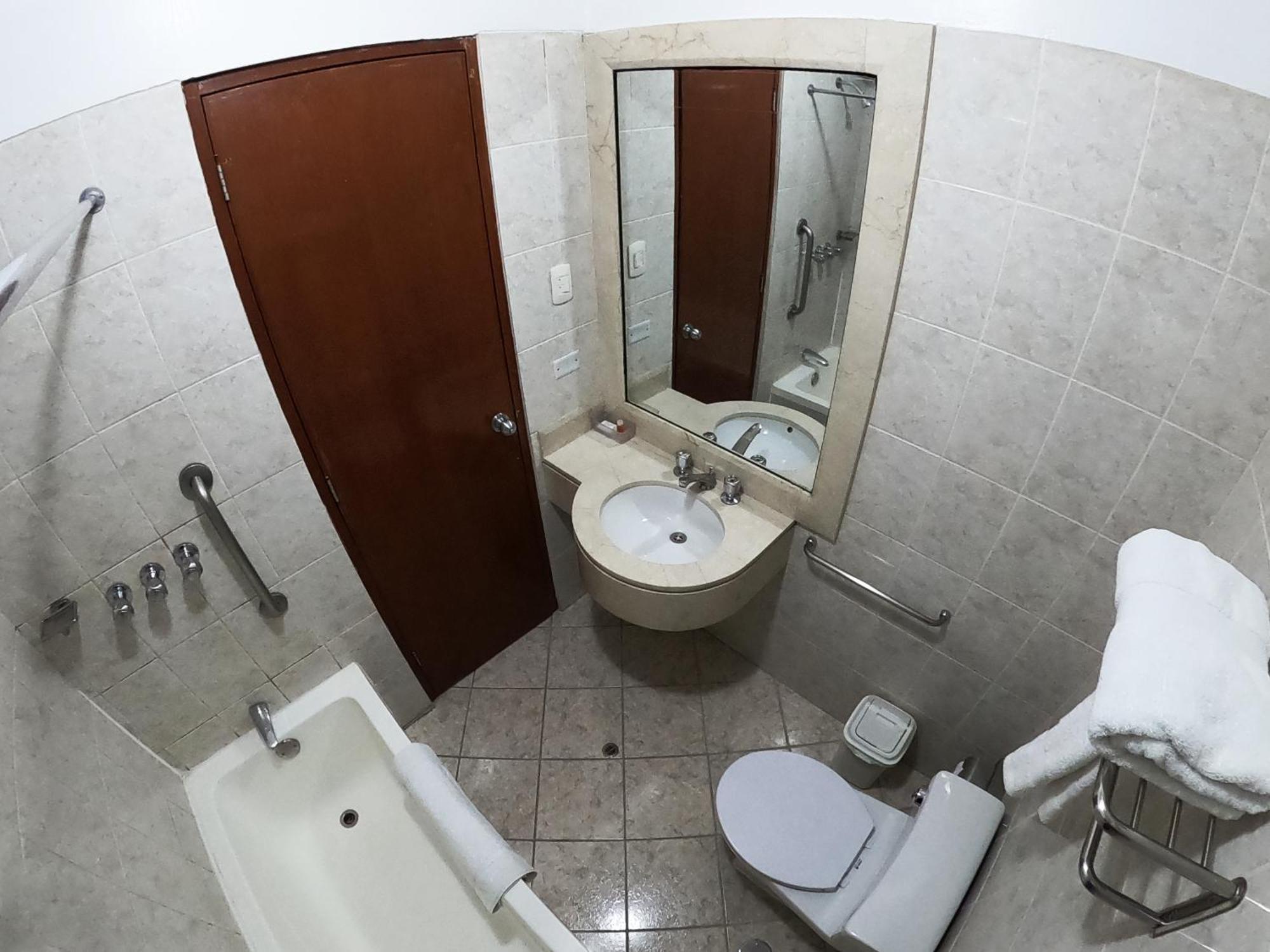 Hotel La Joya Уарас Екстериор снимка