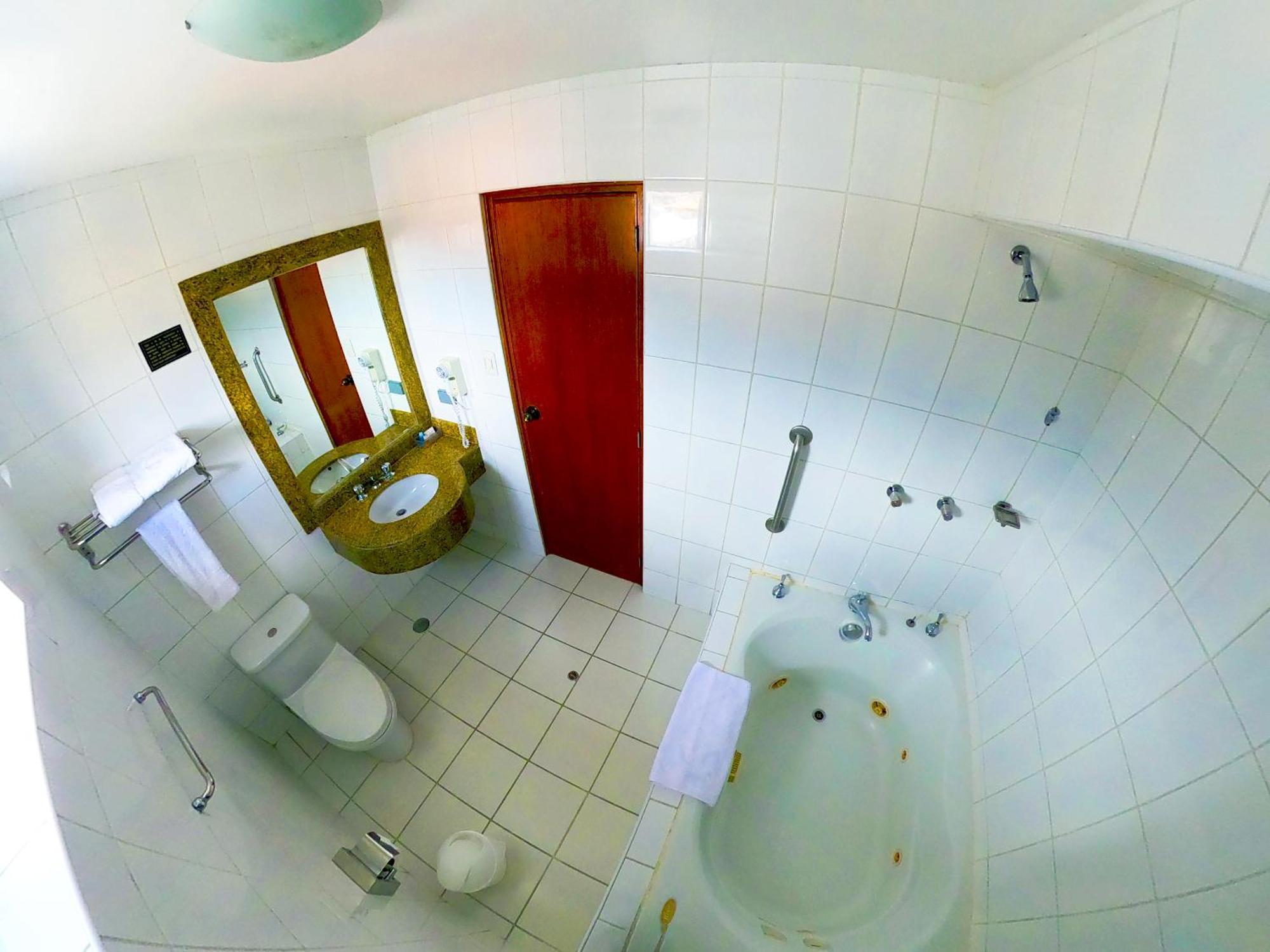 Hotel La Joya Уарас Екстериор снимка