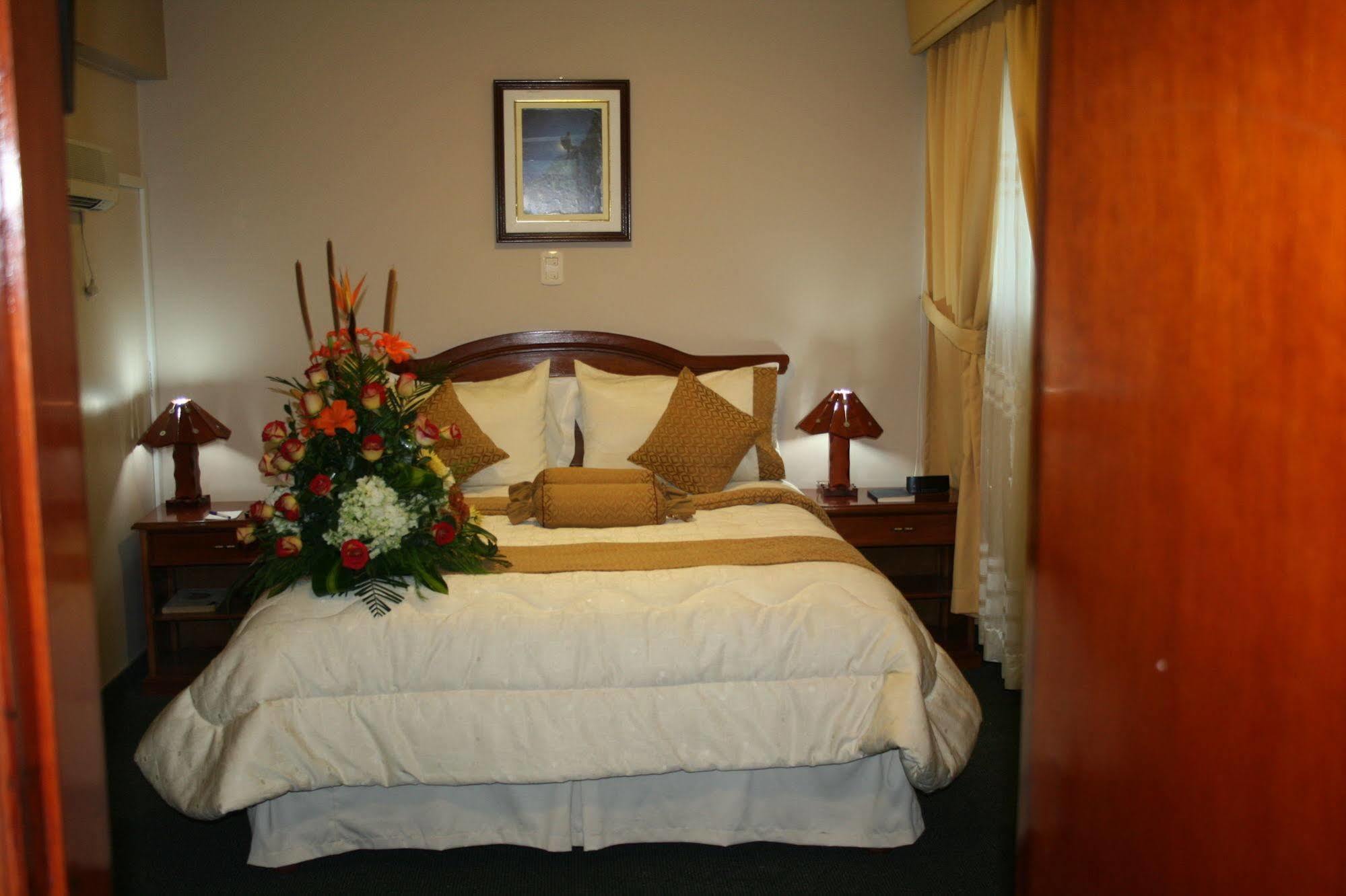 Hotel La Joya Уарас Екстериор снимка